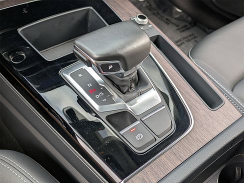 Used 2022 Audi Q5 2.0T Premium w/ Convenience Package image 14