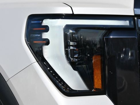 Used 2024 GMC Sierra 3500 Denali Ultimate AWD/4WD image 13