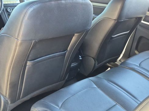 Used 2018 Ford Explorer XLT w/ Equipment Group 202A FWD image 18