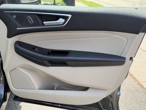 Used 2020 Ford Edge Titanium w/ Equipment Group 301A FWD image 19