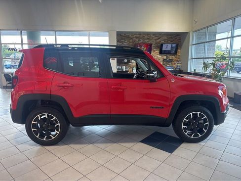 Used 2023 Jeep Renegade Trailhawk w/ Trailhawk Elite Group AWD/4WD image 16