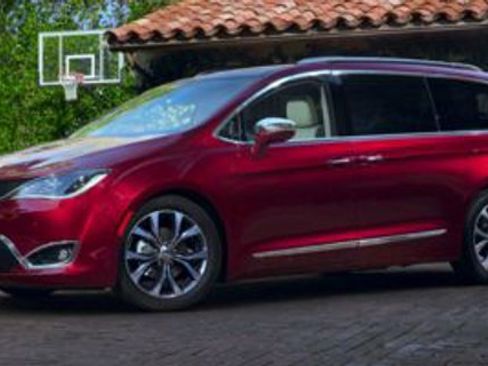 Used 2020 Chrysler Pacifica Touring-L image 1