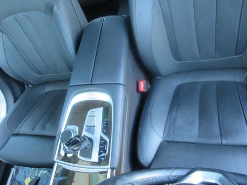 Used 2022 BMW 740i image 14