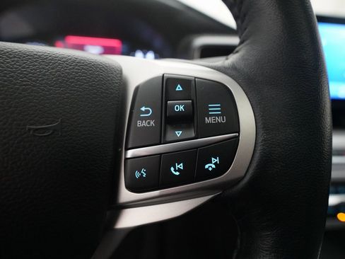 Used 2022 Ford Explorer XLT w/ Equipment Group 202A image 19