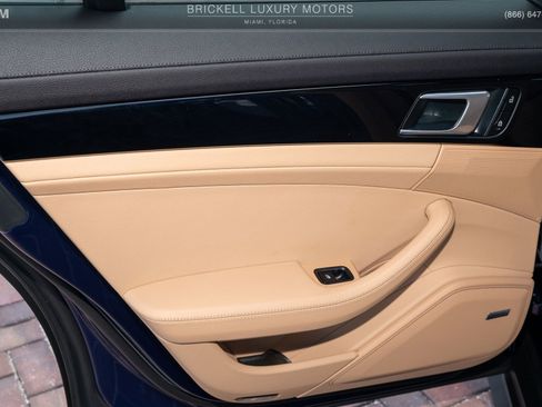 Used 2022 Porsche Panamera image 16