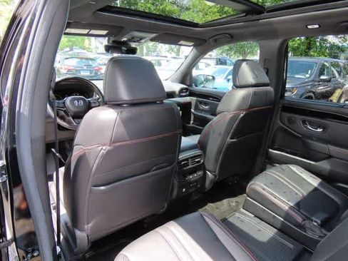 Certified 2025 Honda Pilot TrailSport image 17