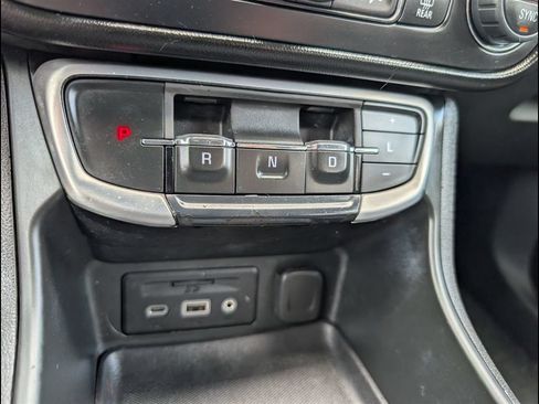 Used 2022 GMC Terrain SLE w/ Driver Convenience Package FWD image 8
