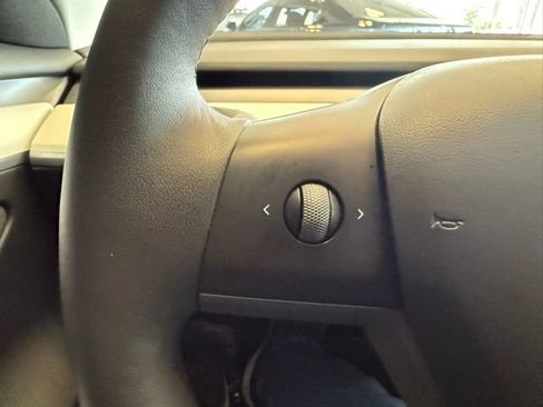 Used 2022 Tesla Model 3 Standard Range image 15