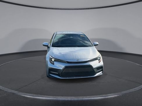 Used 2021 Toyota Corolla SE FWD image 3