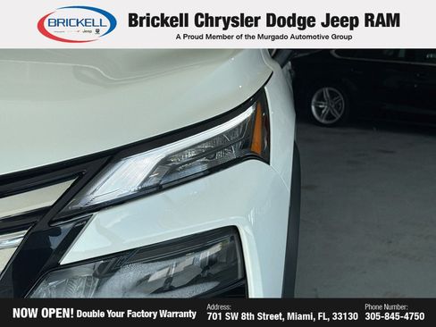 Used 2024 Nissan Rogue S AWD/4WD image 9