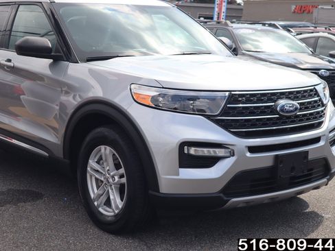 Used 2022 Ford Explorer XLT w/ Equipment Group 202A image 4