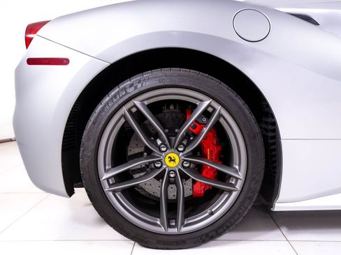 Used 2019 Ferrari 488 Spider RWD image 18