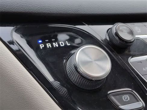 Used 2018 Chrysler Pacifica Touring-L Plus w/ Tire & Wheel Group image 33