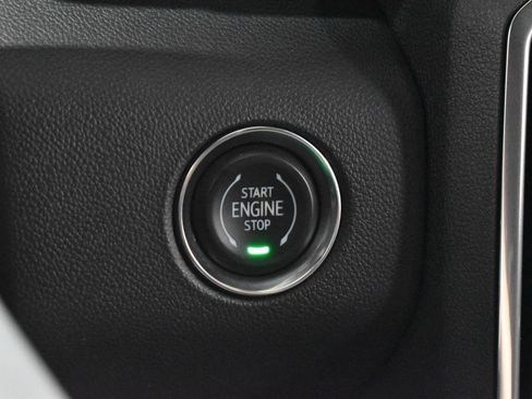 Used 2025 GMC Acadia Elevation image 15