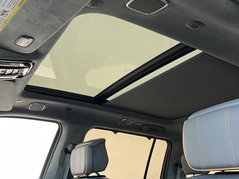 Used 2023 Jeep Grand Wagoneer Series III image 41