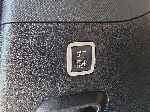 Used 2025 Jeep Grand Wagoneer Series III w/ Rear Seat Video Group 1 AWD/4WD image 9
