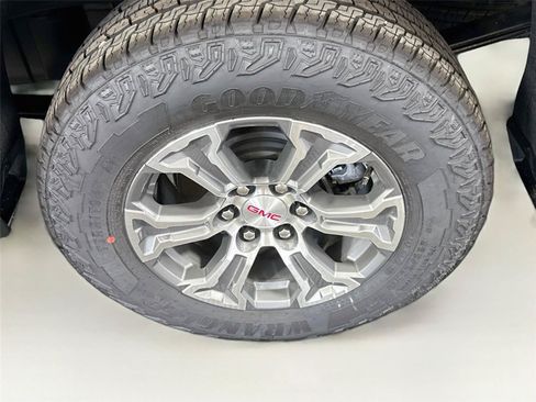 New 2026 GMC Sierra 1500 SLE w/ Preferred Package AWD/4WD image 23