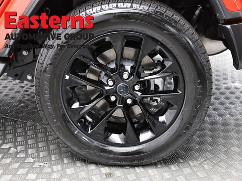 Used 2025 Jeep Wrangler Unlimited Sahara image 8