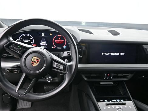 Used 2024 Porsche Cayenne AWD/4WD image 15