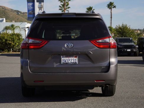 Used 2020 Toyota Sienna XLE image 5