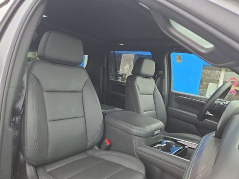 Used 2025 Chevrolet Suburban Z71 w/ Comfort Package image 23