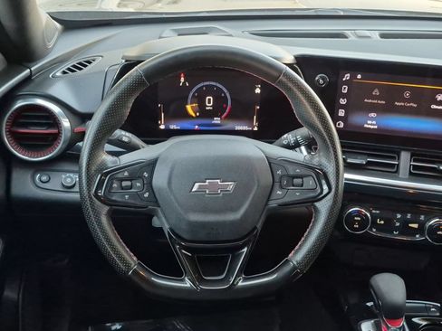 Used 2024 Chevrolet Trax RS w/ Sunroof Package FWD image 13