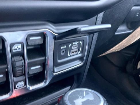Used 2021 Jeep Wrangler Unlimited Sahara AWD/4WD image 16