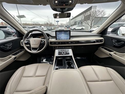 Certified 2023 Lincoln Aviator AWD w/ Premium Package image 3