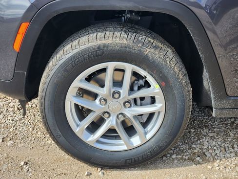 New 2026 Jeep Grand Cherokee Laredo image 7