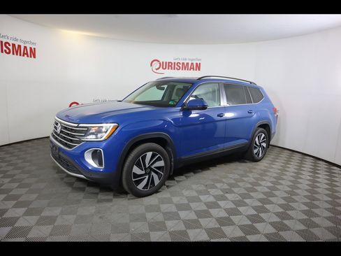 Used 2025 Volkswagen Atlas SE w/ Panoramic Sunroof Package image 2