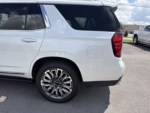 Used 2024 GMC Yukon Denali Ultimate AWD/4WD image 9