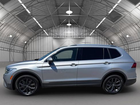 Used 2022 Volkswagen Tiguan SE AWD/4WD image 10