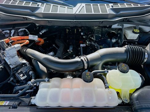 Used 2024 Ford F150 Lariat w/ FX4 Off-Road Package image 36