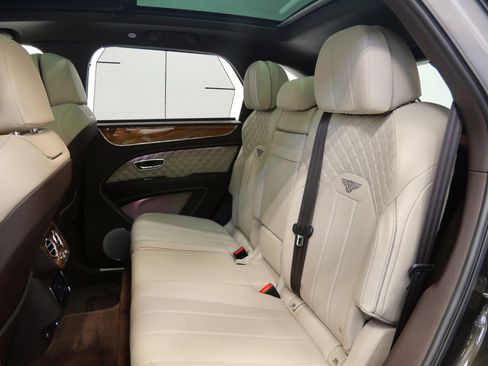 Used 2021 Bentley Bentayga Hybrid -Mulliner Driving Speci image 16