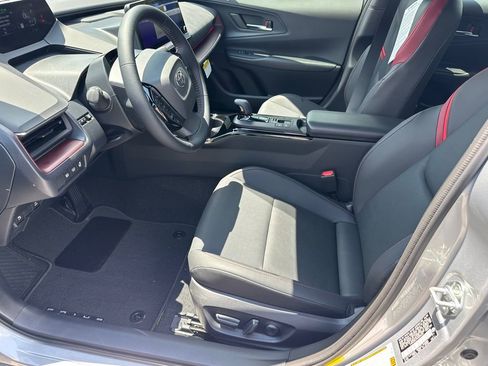 New 2025 Toyota Prius Plug-In Hybrid image 9