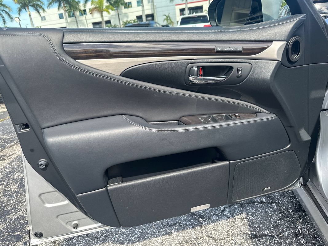 Used 2014 Lexus LS 460 w/ Comfort Package RWD image 15