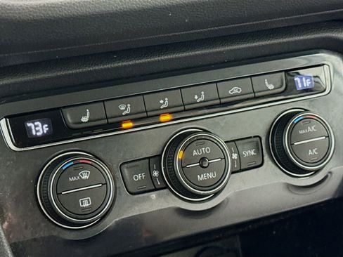 Used 2020 Volkswagen Tiguan SE image 19