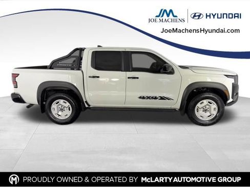 Used 2024 Nissan Frontier SV w/ Hardbody Edition AWD/4WD image 10