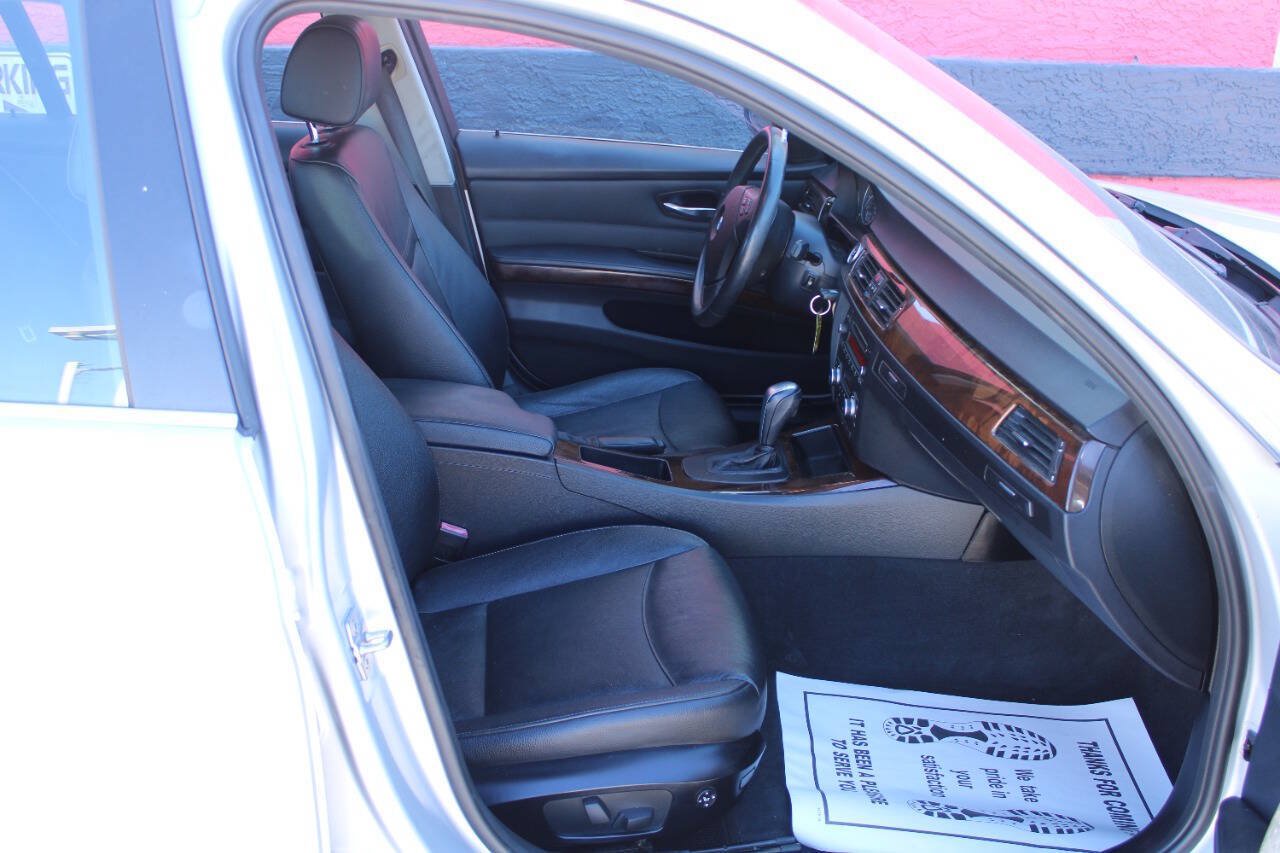 Used 2011 BMW 335i xDrive Sedan AWD/4WD image 16