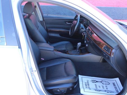 Used 2011 BMW 335i xDrive Sedan AWD/4WD image 16