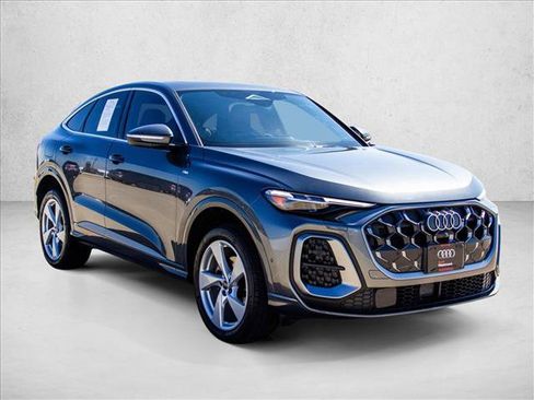 Certified 2025 Audi Q5 Premium Plus w/ Premium Plus image 3