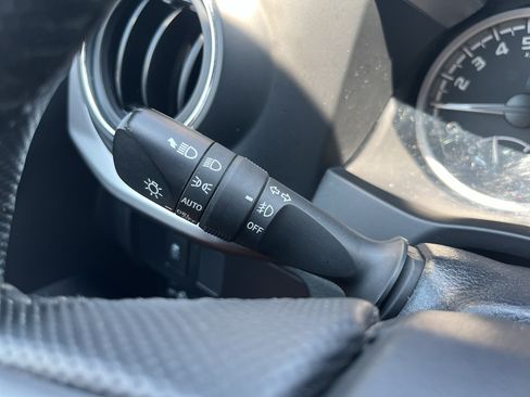 Used 2022 Toyota Tacoma SR5 AWD/4WD image 14