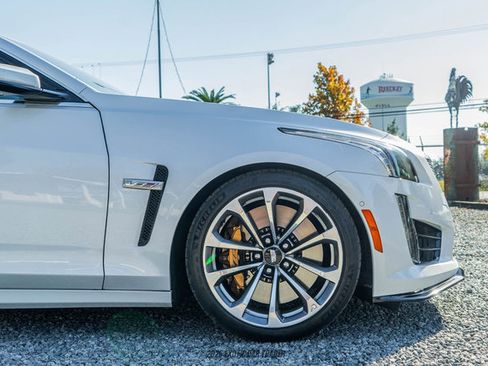 Used 2018 Cadillac CTS V w/ Luxury Package image 11