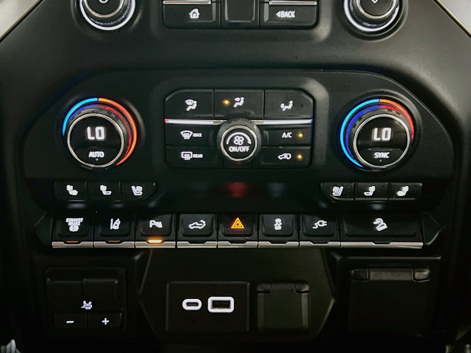 Used 2020 Chevrolet Silverado 2500 LTZ w/ LTZ Premium Package AWD/4WD image 11