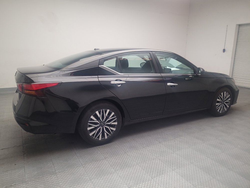 Used 2025 Nissan Altima 2.5 SV FWD image 10