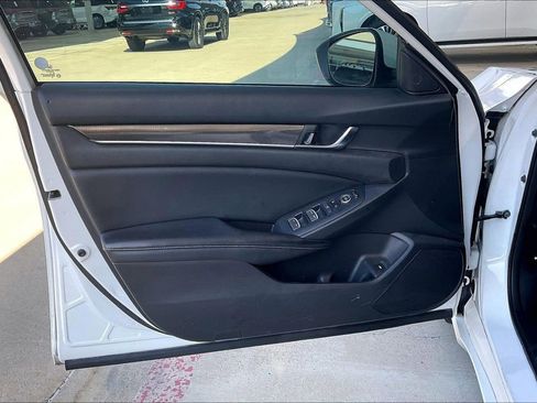 Used 2018 Honda Accord Sport image 17