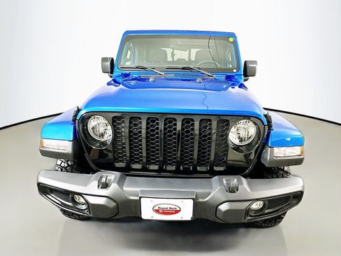 Used 2023 Jeep Gladiator Sport AWD/4WD image 2