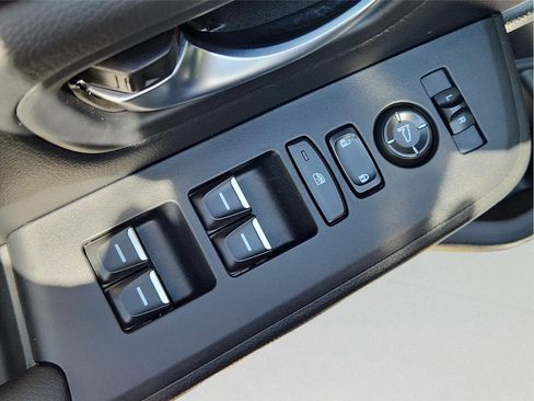 Used 2025 Honda Pilot Touring image 24