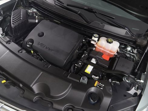 Used 2023 Chevrolet Traverse LT image 17