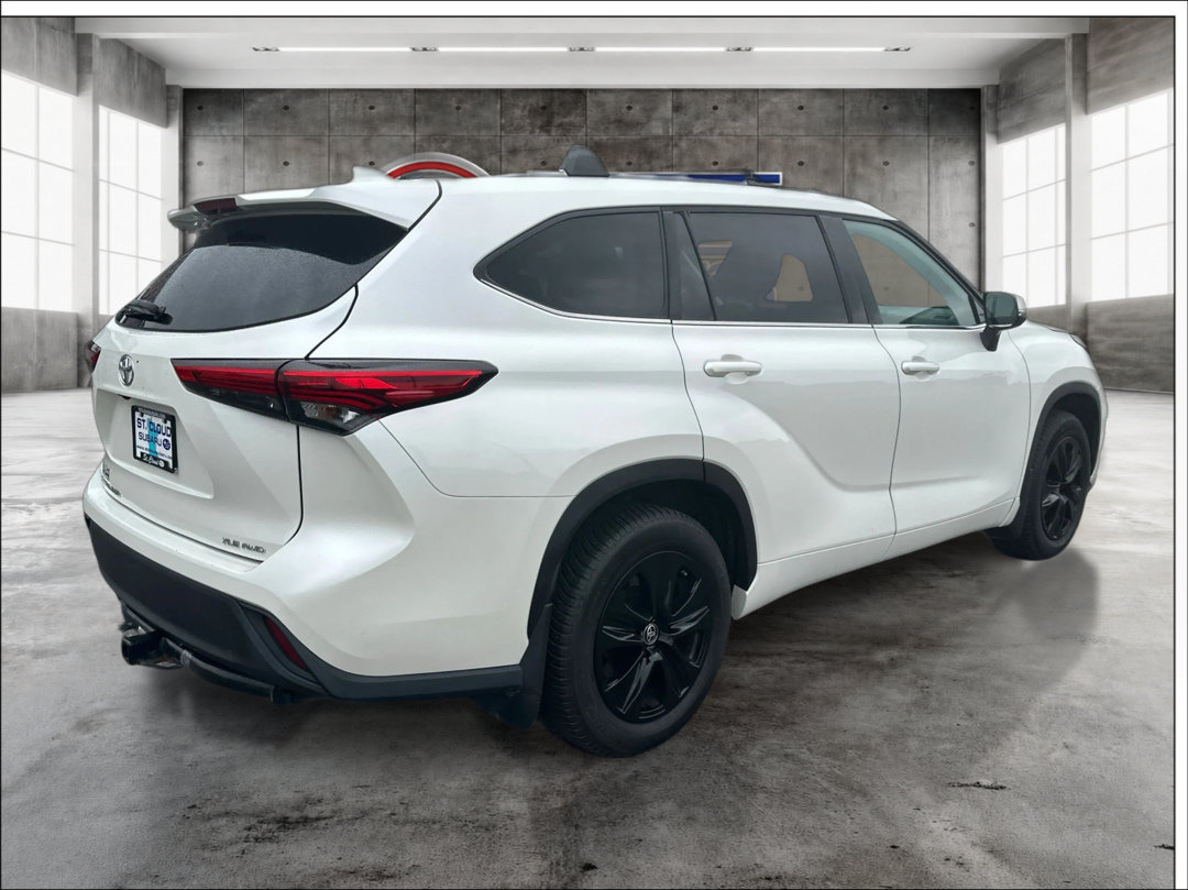 Used 2020 Toyota Highlander XLE AWD/4WD image 5